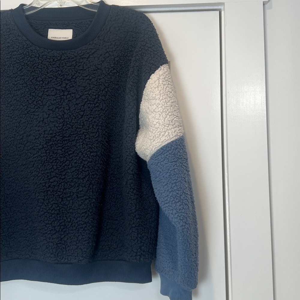 American Eagle Outfitters Navy and Cream Sherpa  Sweater size large. - Picture 2 of 6